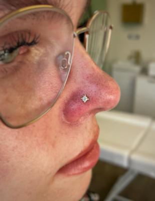 18ct yellow gold with swarovski